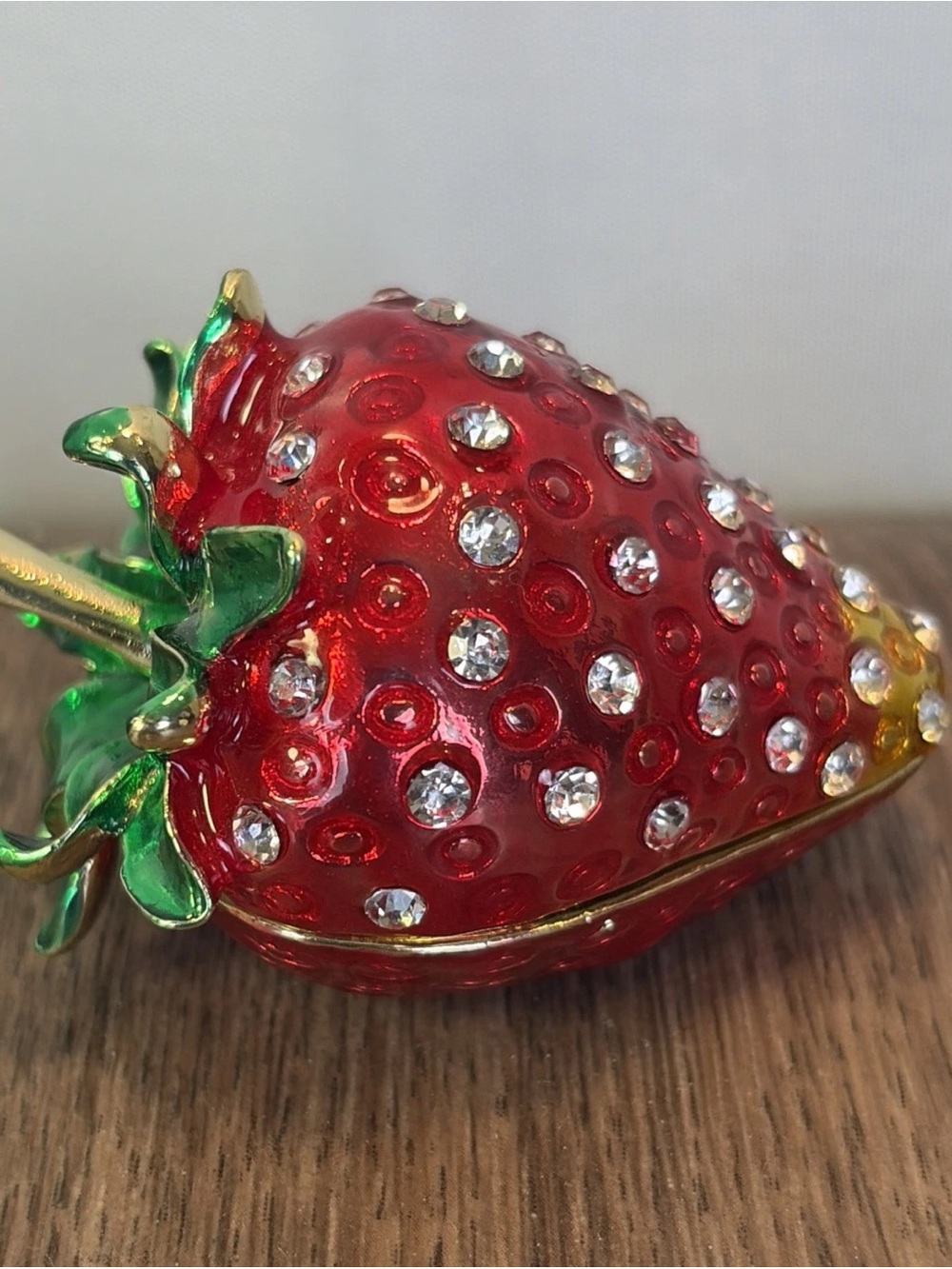 Red Enamel & Rhinestone Strawberry Jewelry Pill Trinket Box Magnetic Bling Metal